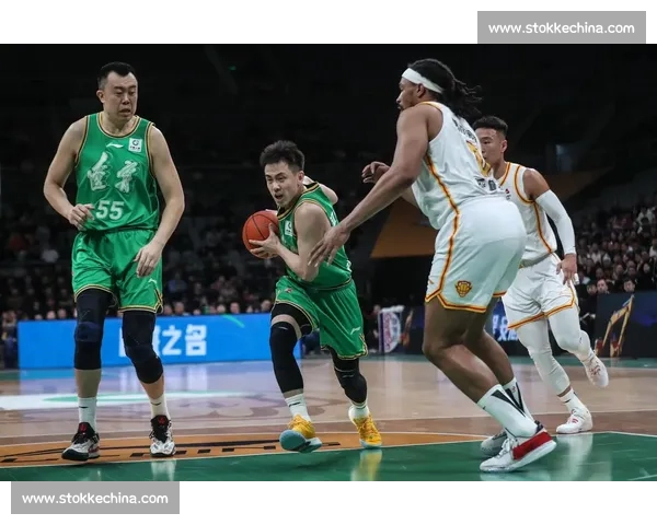 广东队鏖战广厦全场精彩对决 谁能在关键时刻笑到最后